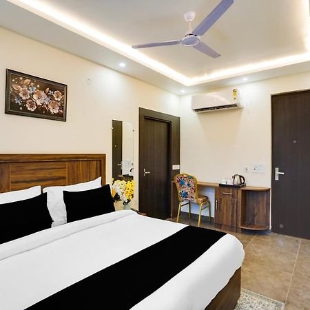 Super Townhouse The Royal Casa Ghaziabad Exterior foto