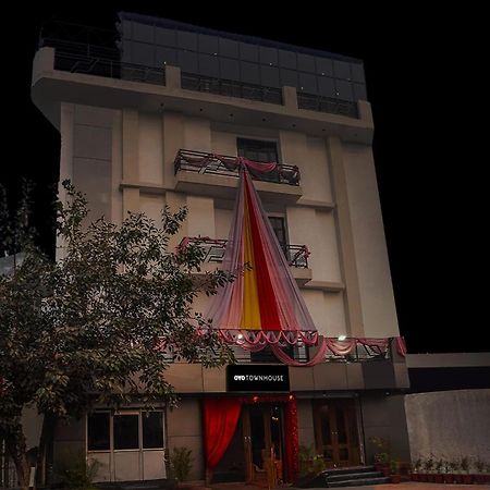 Super Townhouse The Royal Casa Ghaziabad Exterior foto