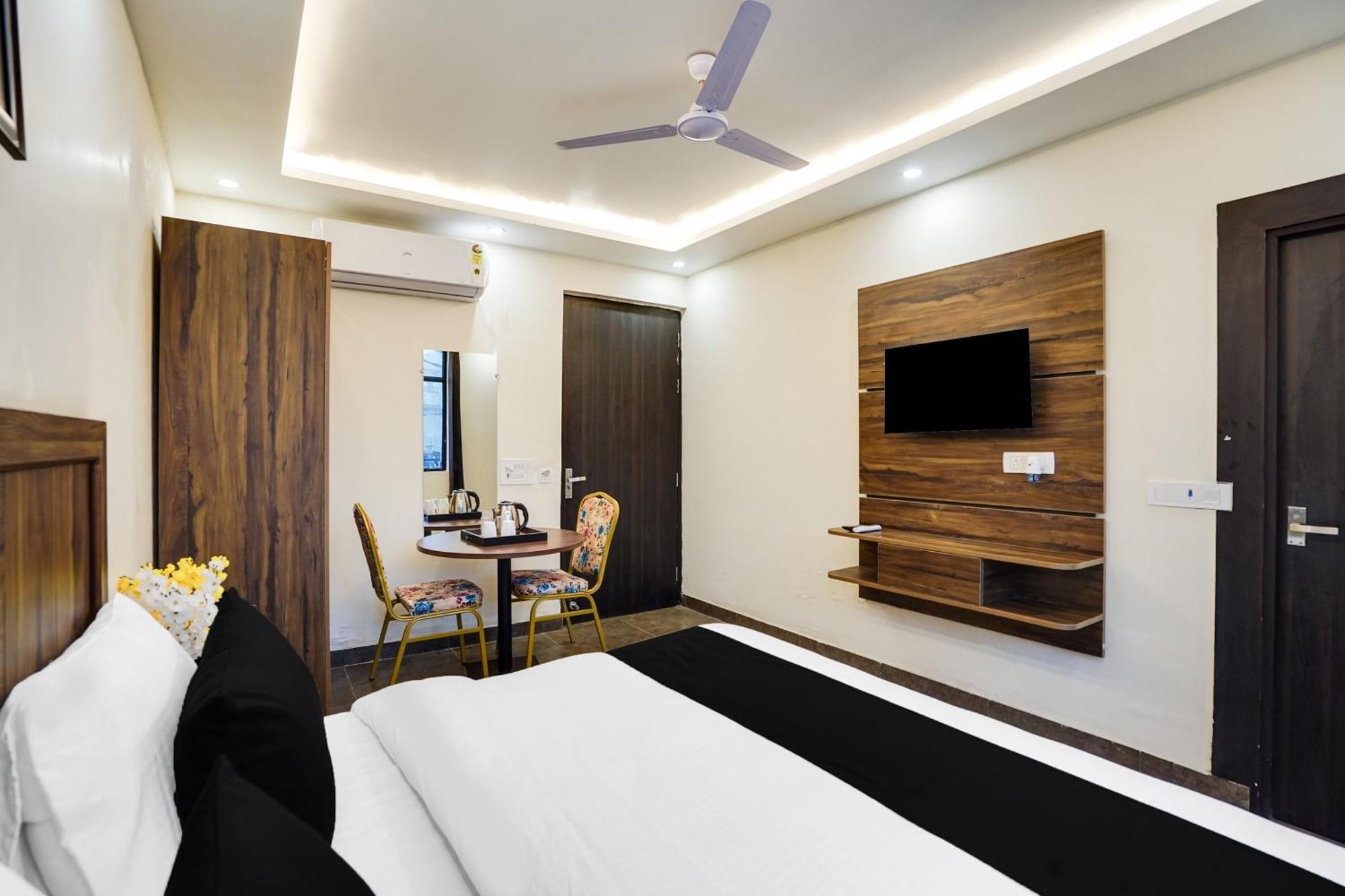 Super Townhouse The Royal Casa Ghaziabad Exterior foto