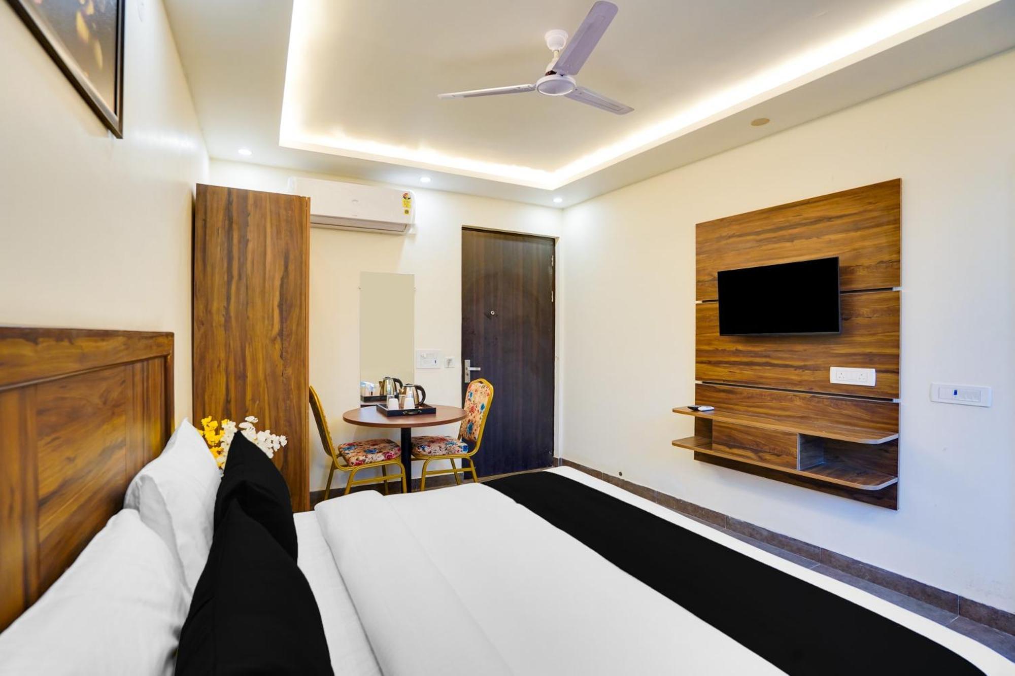 Super Townhouse The Royal Casa Ghaziabad Exterior foto