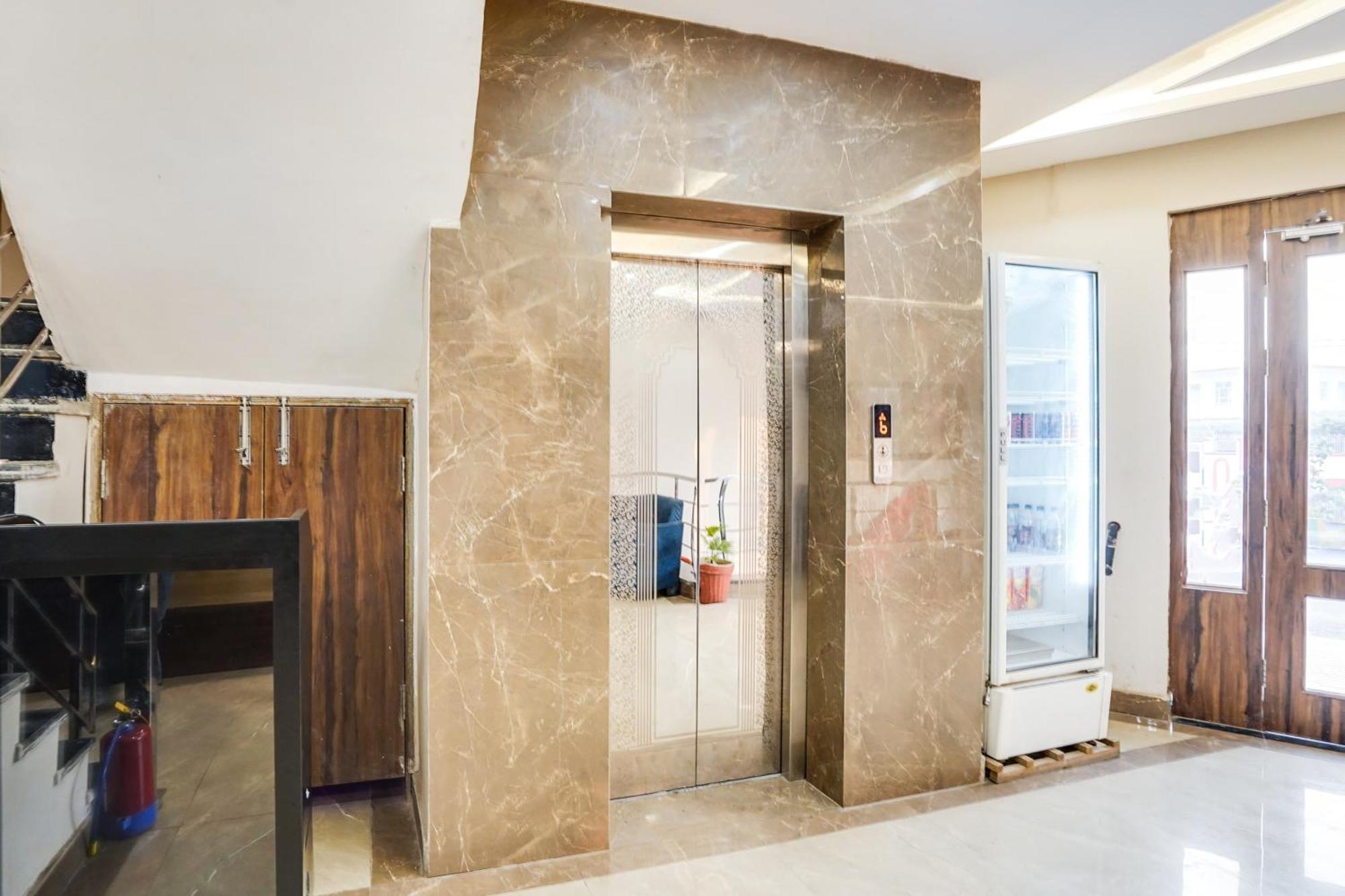 Super Townhouse The Royal Casa Ghaziabad Exterior foto