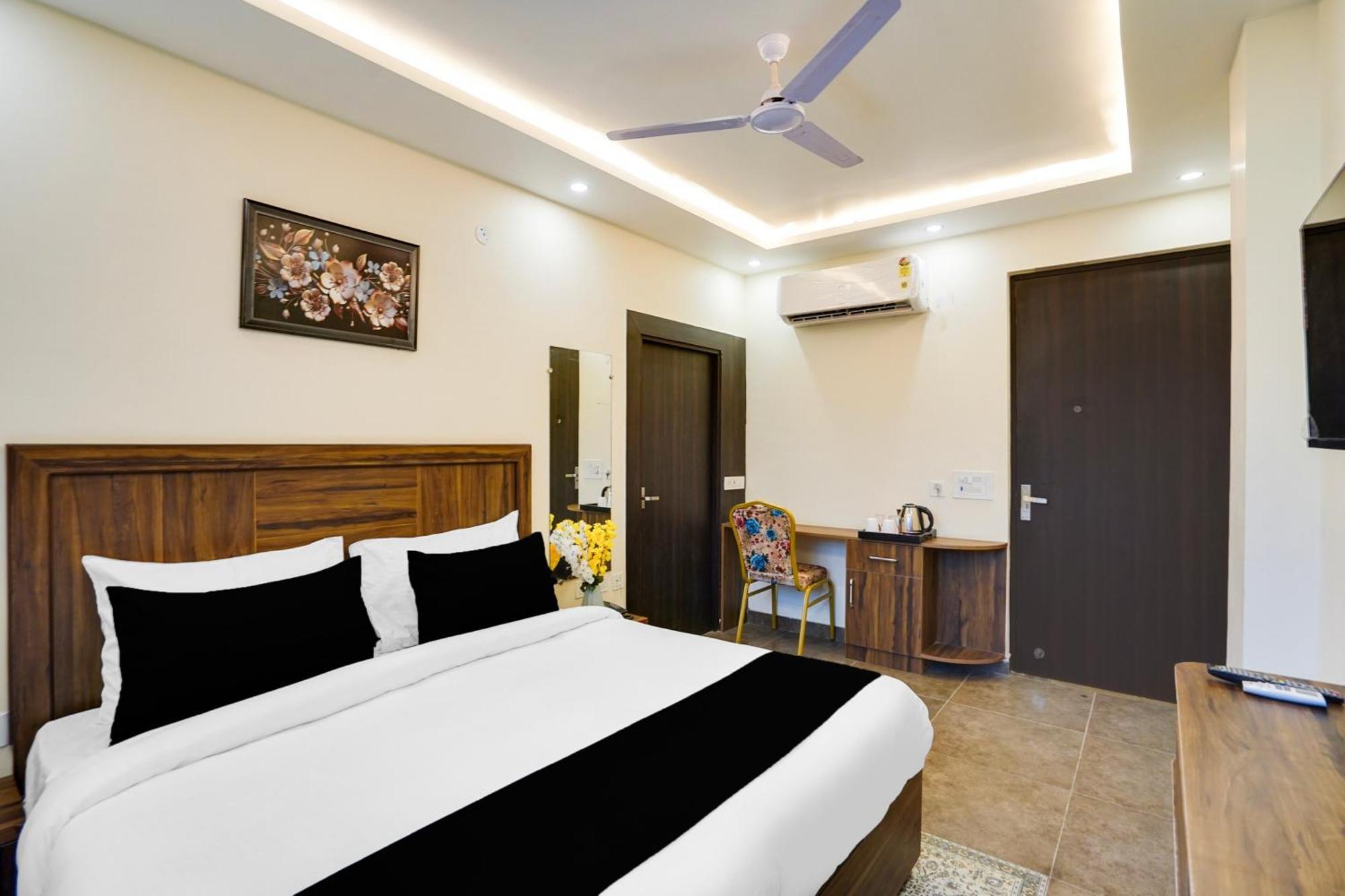 Super Townhouse The Royal Casa Ghaziabad Exterior foto