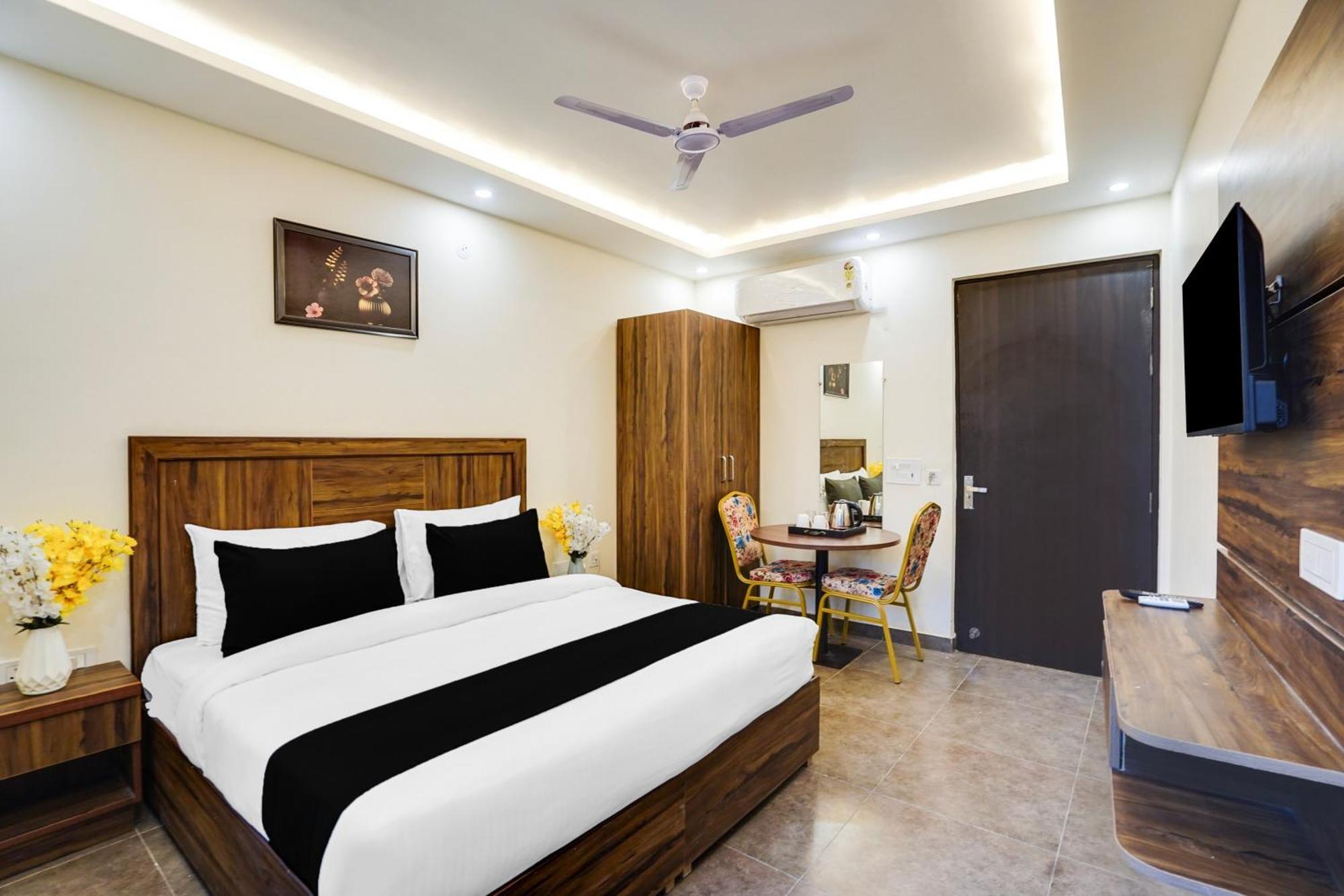 Super Townhouse The Royal Casa Ghaziabad Exterior foto